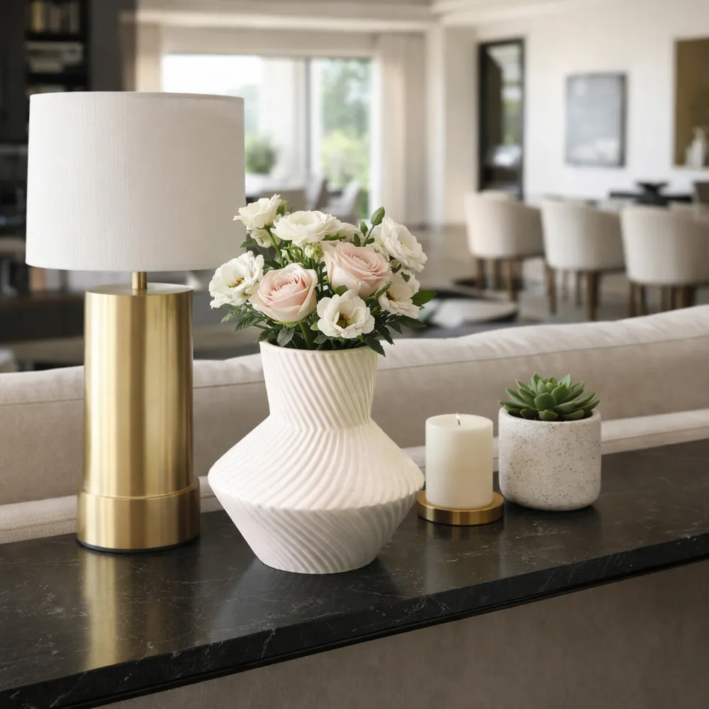 HOLCOMBFORD WHITE VASE 8 (IN)