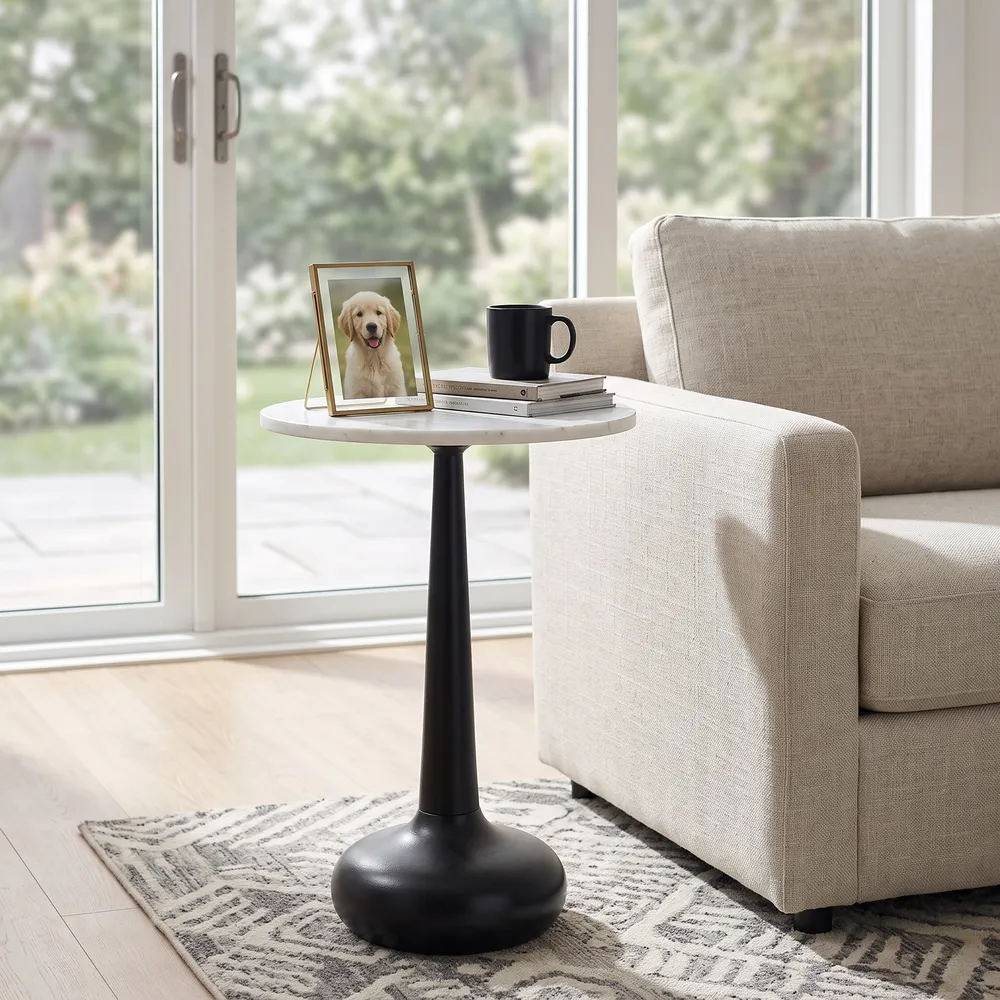 EDGELAND WHITE ACCENT TABLE 25 (IN)