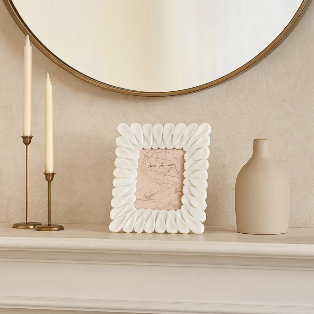 DERMOT WHITE FRAME 10 (IN)