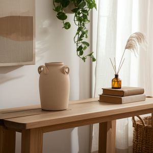 GLOVERMILL IVORY VASE 8 (IN) 11