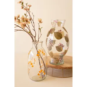 Set of 2 Glass Vases with Pressed Botanicals 1
