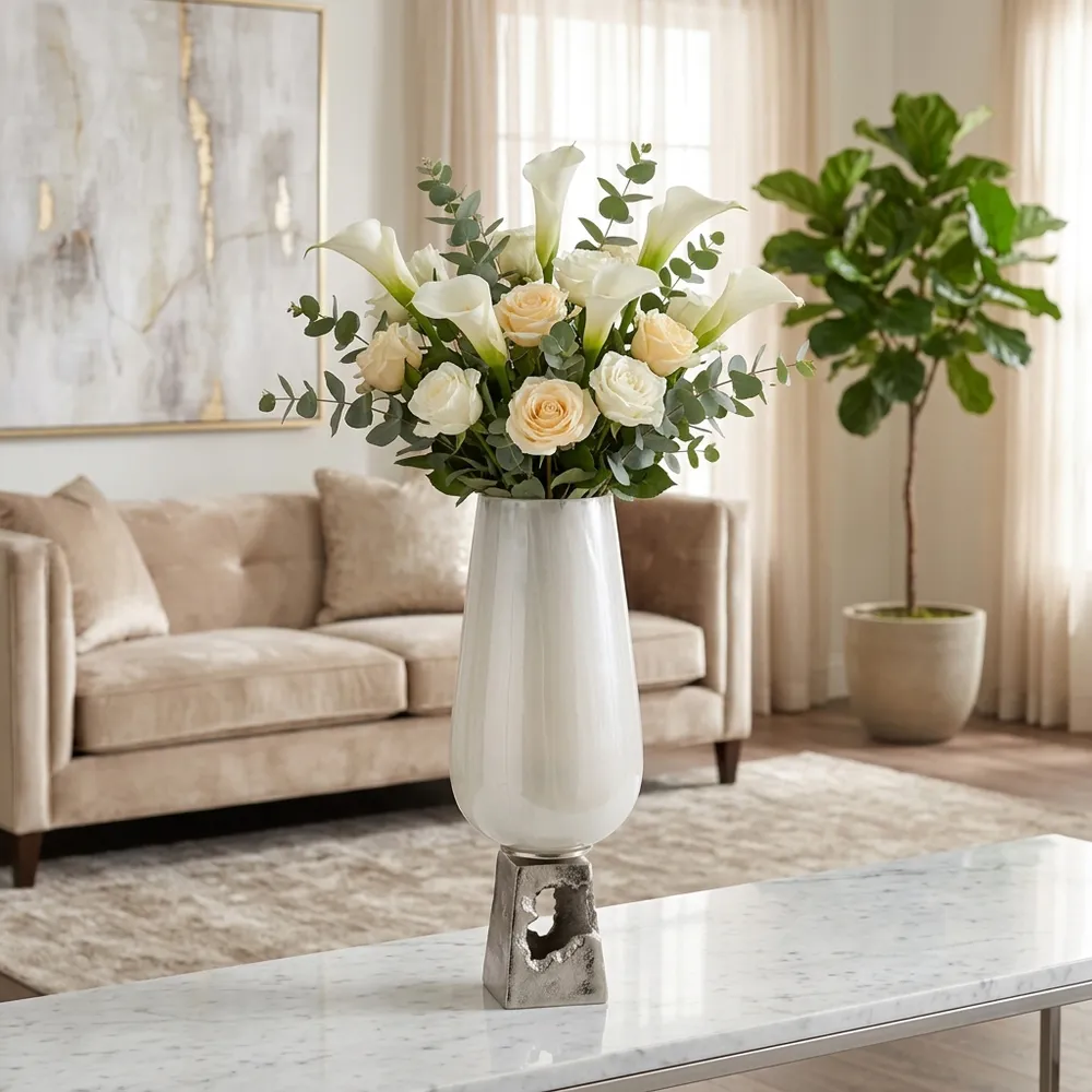 GRANTHAMLEY WHITE GLASS VASE 19 (IN)