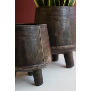 Set of 2 Hand-Hammered Iron Planters with Legs 3