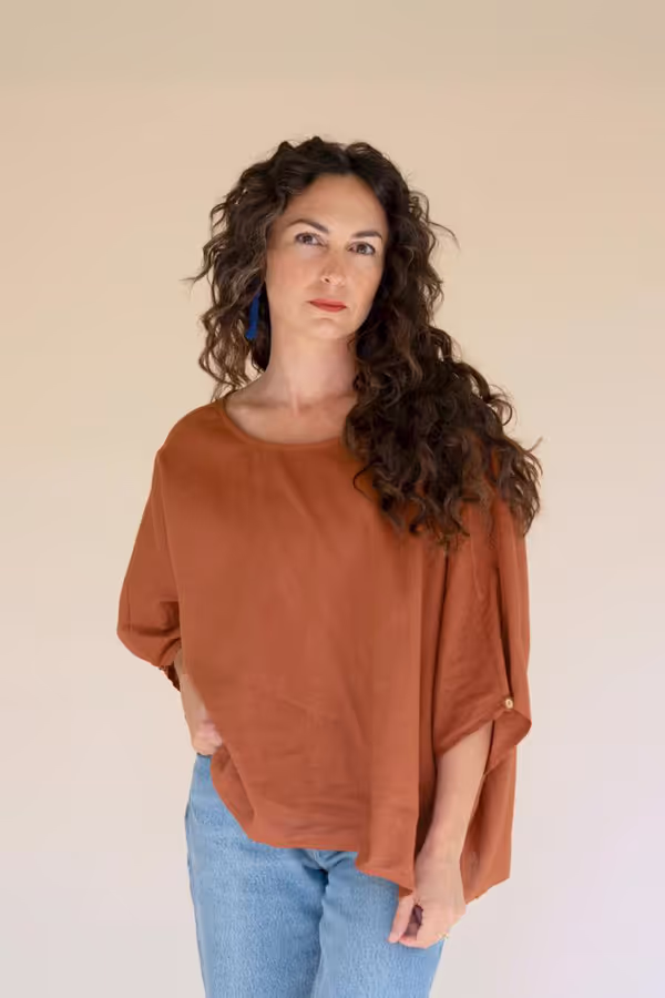 Short-Sleeve Blouse with Button Detail on Sleeves / Cinnamon