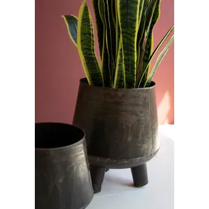 Set of 2 Hand-Hammered Iron Planters with Legs 2