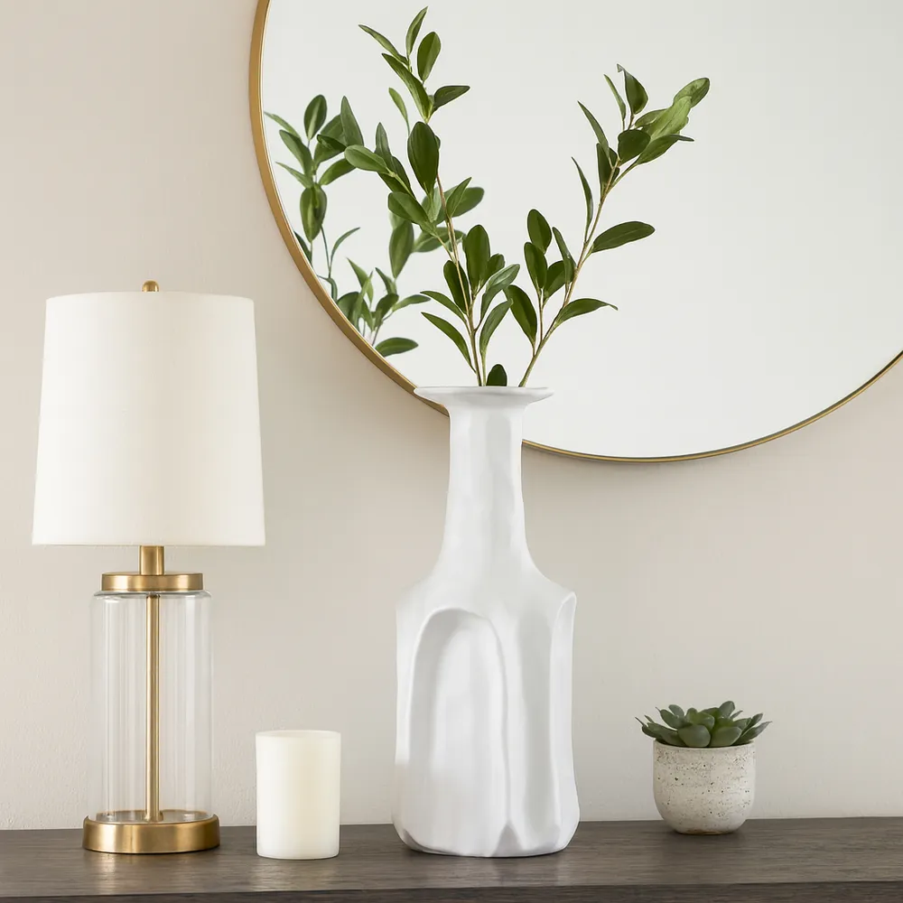 DAWSONWELL WHITE VASE 18 (IN)