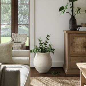 LARKVIEW IVORY VASE 20 (IN) 10