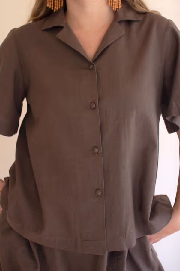 Short-Sleeve Button-Front Blouse with Collar / Oregano