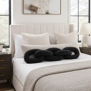 CLINTONWOOD BLACK PILLOW 4 (IN) 8