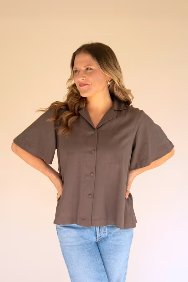 Short-Sleeve Button-Front Blouse with Collar / Oregano