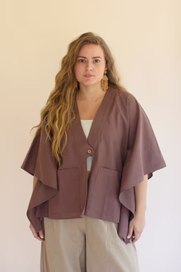 Winged-Sleeve Kimono with Front Pockets and Button / Mulberry