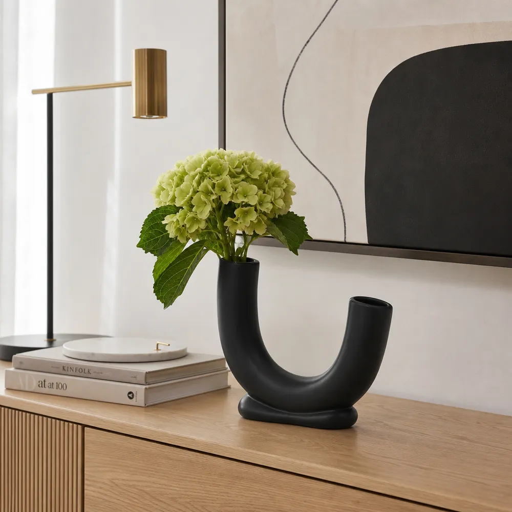 LENNONHAM BLACK VASE 8 (IN)