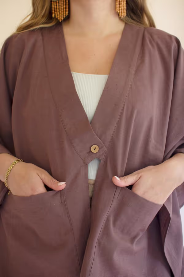 Winged-Sleeve Kimono with Front Pockets and Button / Mulberry