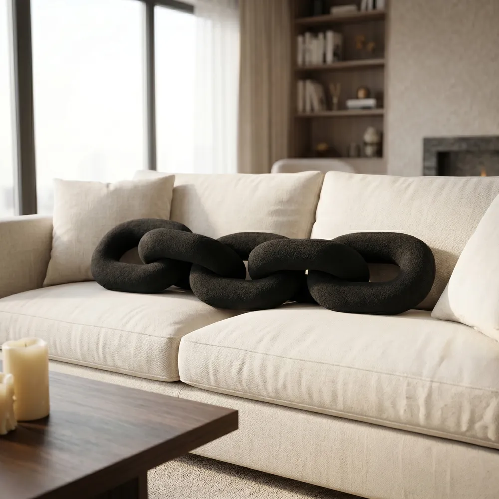 CLINTONWOOD BLACK PILLOW 4 (IN)