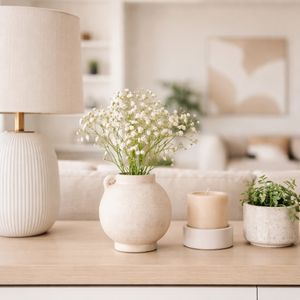 CORBINFORD WHITE VASE 8 (IN) 2