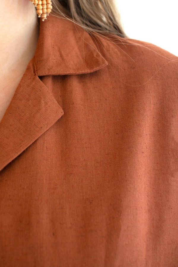 Short-Sleeve Button-Front Blouse with Collar / Cinnamon