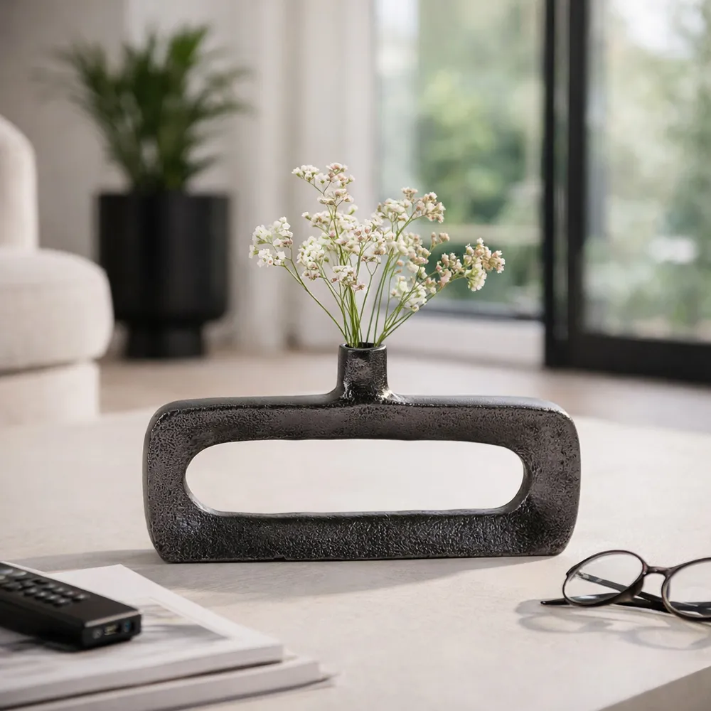 CLAYLEY BLACK VASE 4 (IN)