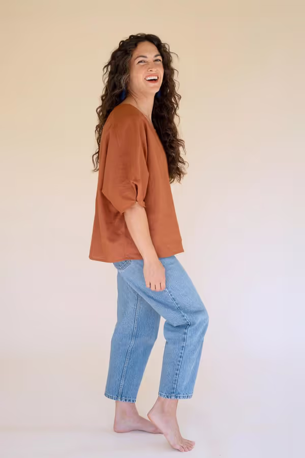 Short-Sleeve Blouse with Button Detail on Sleeves / Cinnamon