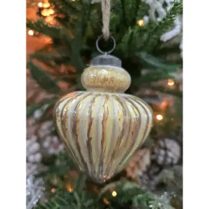 Small Antique Golden Kiss 4x3x3in 1