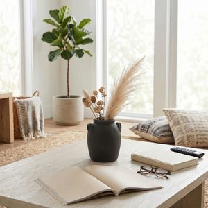 GLOVERMILL BLACK VASE 7 (IN) 11
