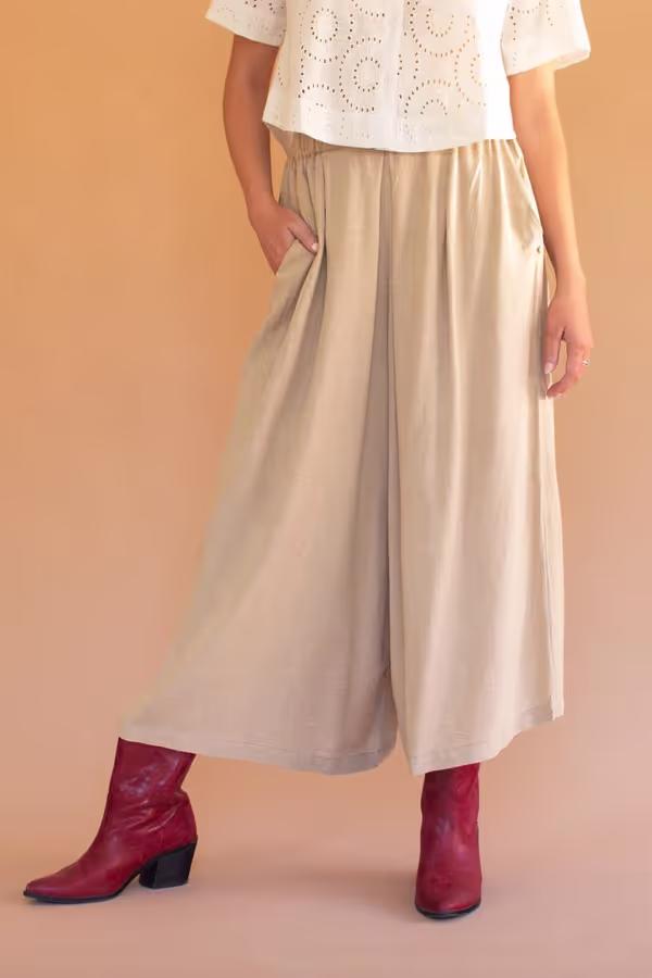 Pleated Front Elastic Waist Wide-Leg Pant
