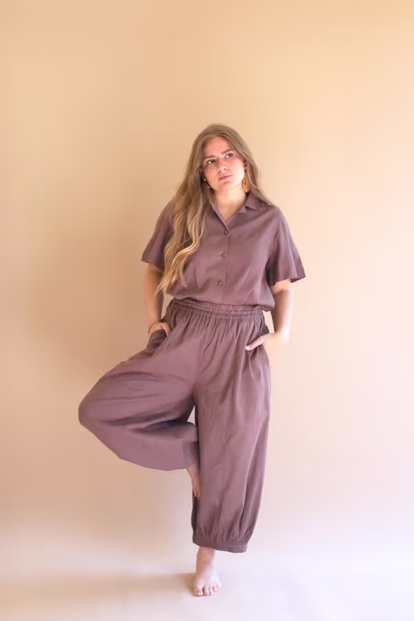 Short-Sleeve Button-Front Blouse with Collar / Mulberry