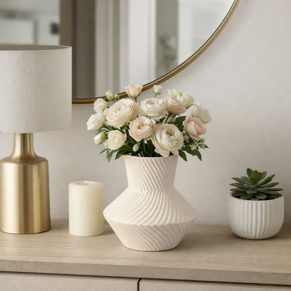 HOLCOMBFORD WHITE VASE 8 (IN)