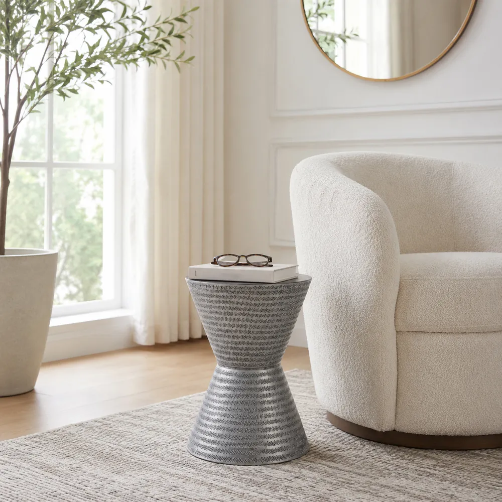 NOVASHAW SILVER TABLE 18 (IN)