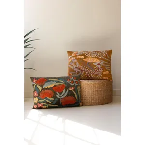 Set of 2 Embroidery Pillows with Flowers 1