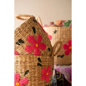 Set of 3 Seagrass Baskets with Embroidered Flowers 2