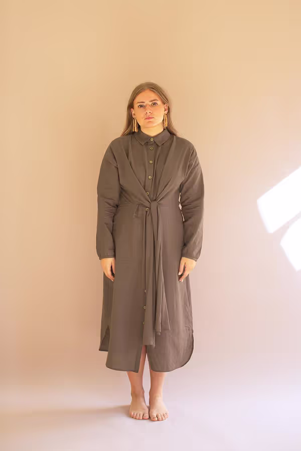 Long-Sleeve Button-Front Dress with Front-Tie Detail / Oregano