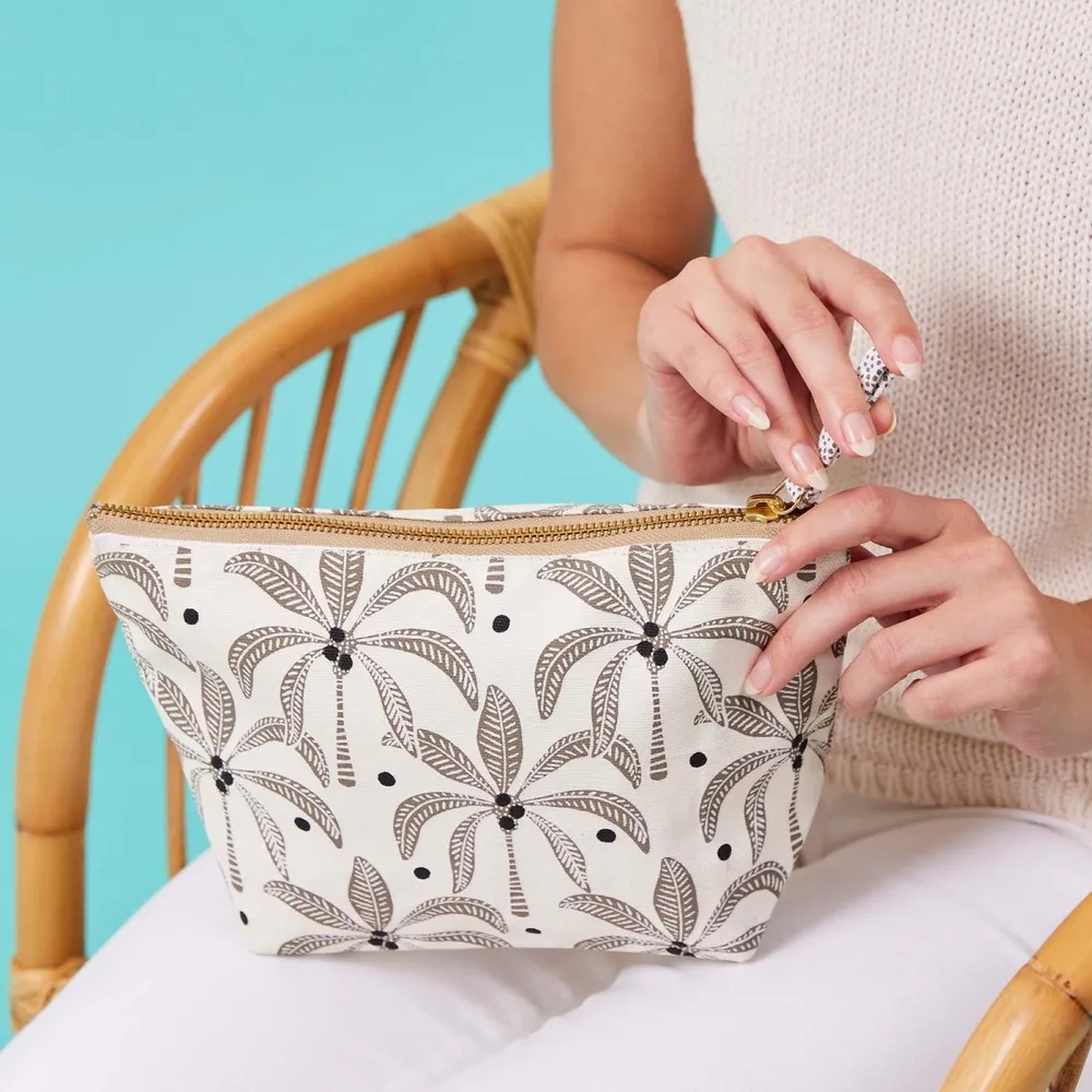 Palm Bunch Medium Essential Canvas Pouch