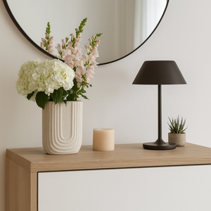 HINTONBURN IVORY VASE 8 (IN) 2