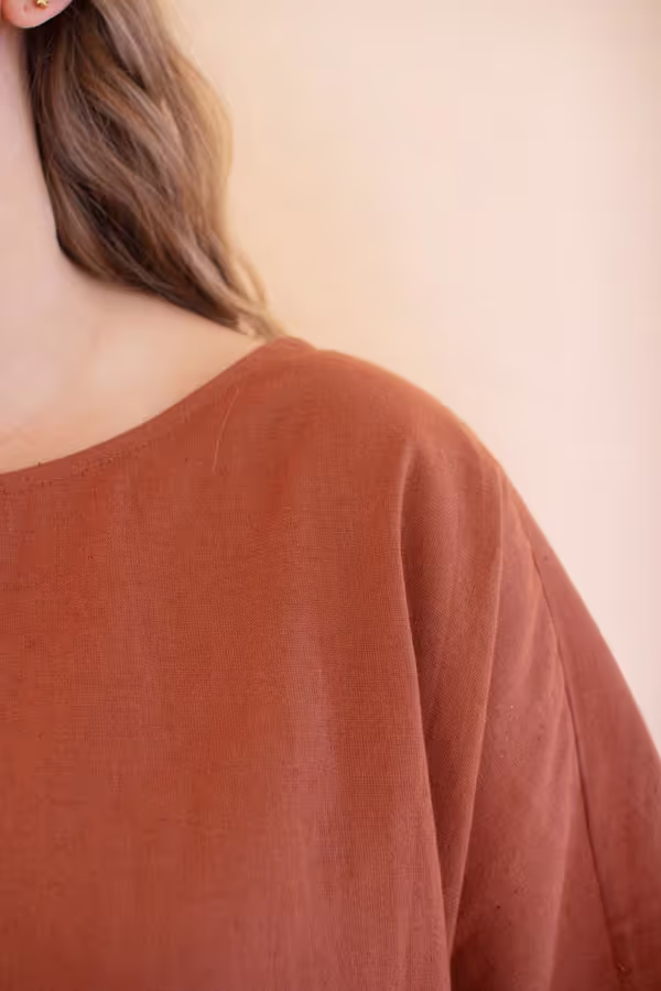 Short-Sleeve Blouse with Button Detail on Sleeves / Cinnamon