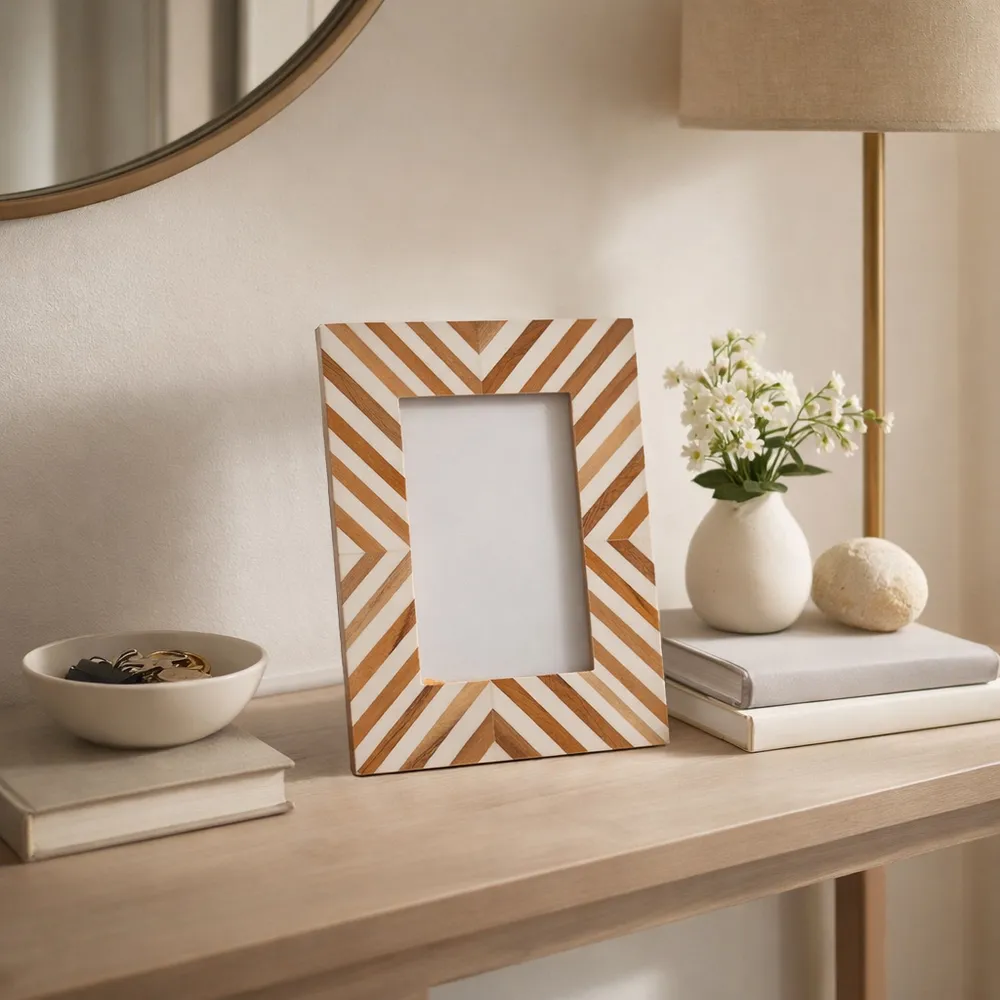 CASEY WHITE FRAME 9 (IN)