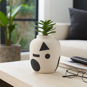 CALBEACH IVORY VASE 6 (IN) 11