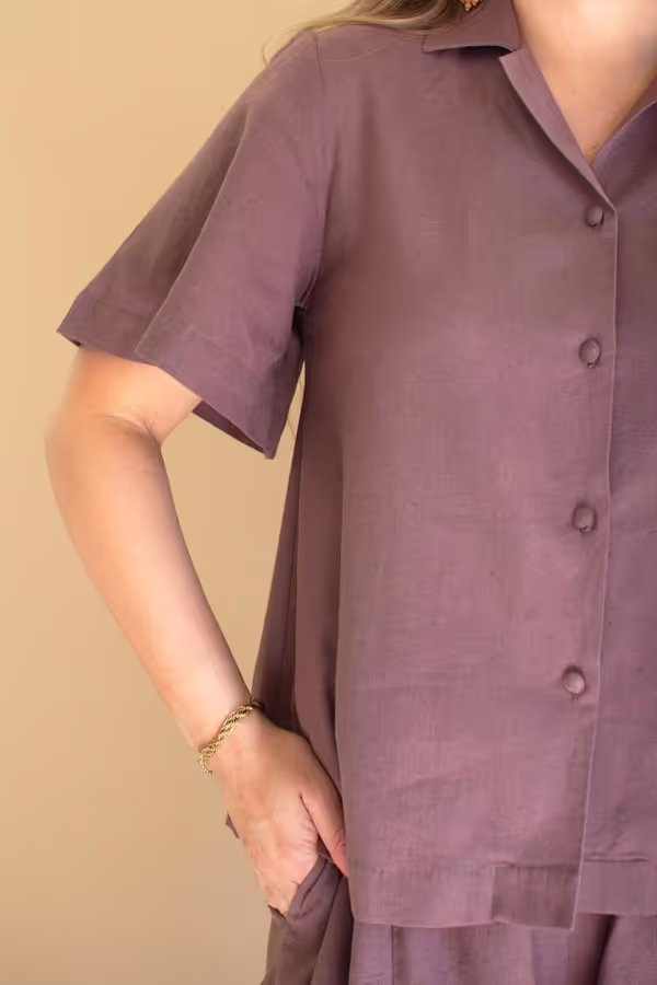 Short-Sleeve Button-Front Blouse with Collar / Mulberry