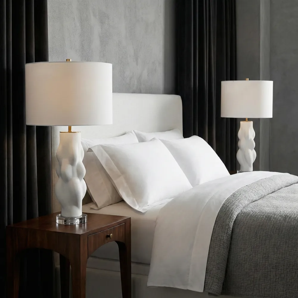 REGANPARK WHITE LAMP 26 (IN)