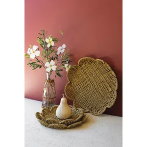 Set of 3 Flower-Shaped Woven Seagrass Trays 3