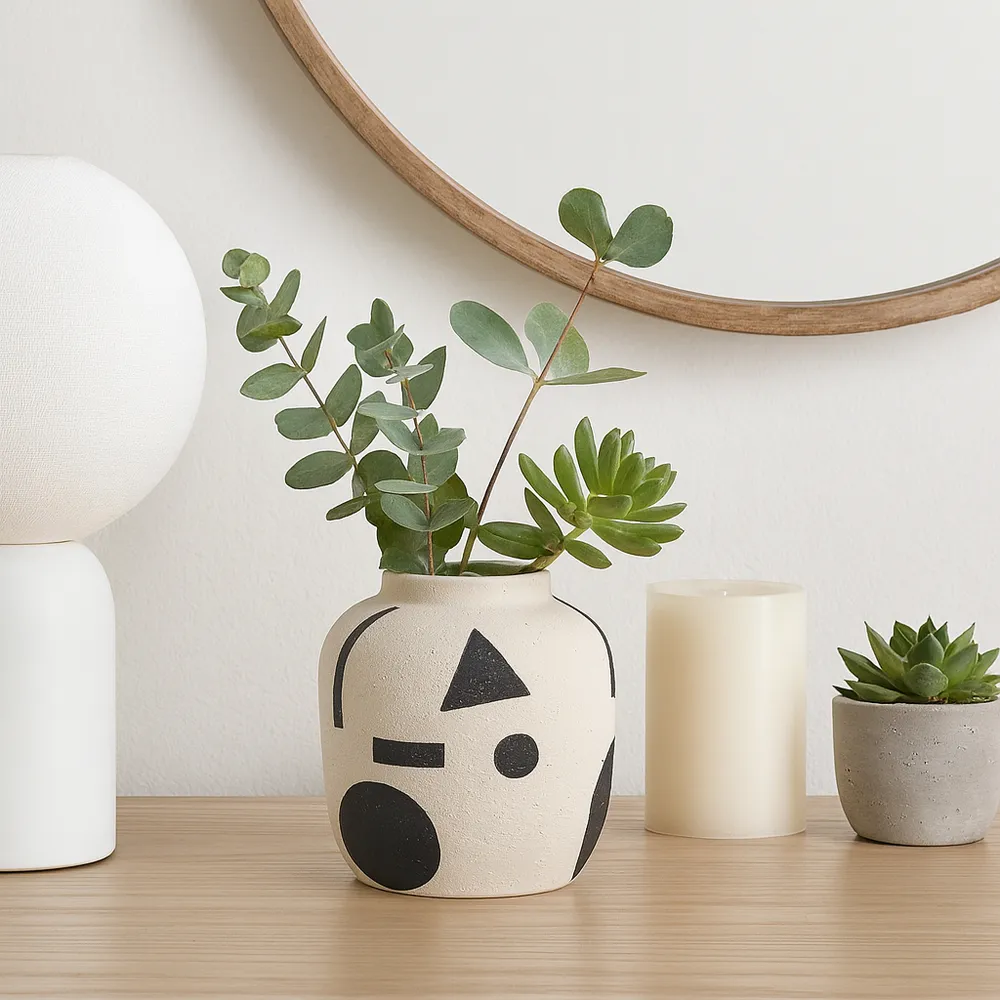 CALBEACH IVORY VASE 6 (IN)
