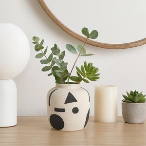 CALBEACH IVORY VASE 6 (IN) 12