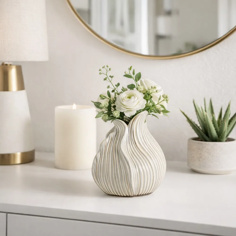 DYLANWORTH WHITE VASE 8 (IN)