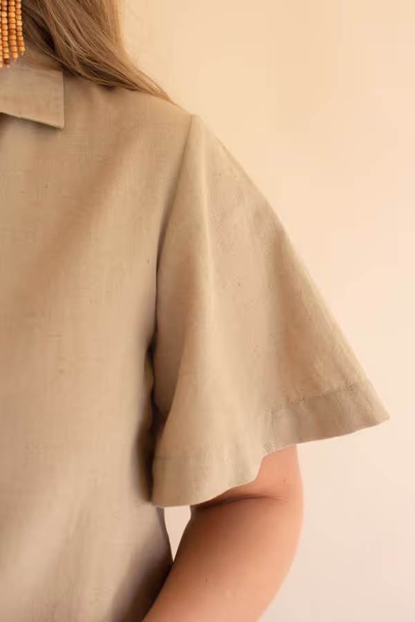 Short-Sleeve Button-Front Blouse with Collar / Oatmeal