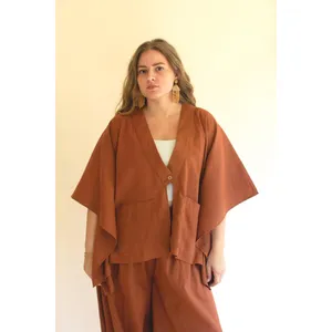 Winged-Sleeve Kimono with Front Pockets and Button / Cinnamon 1