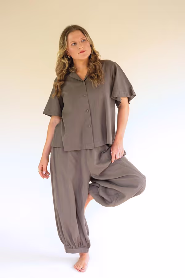 Short-Sleeve Button-Front Blouse with Collar / Oregano