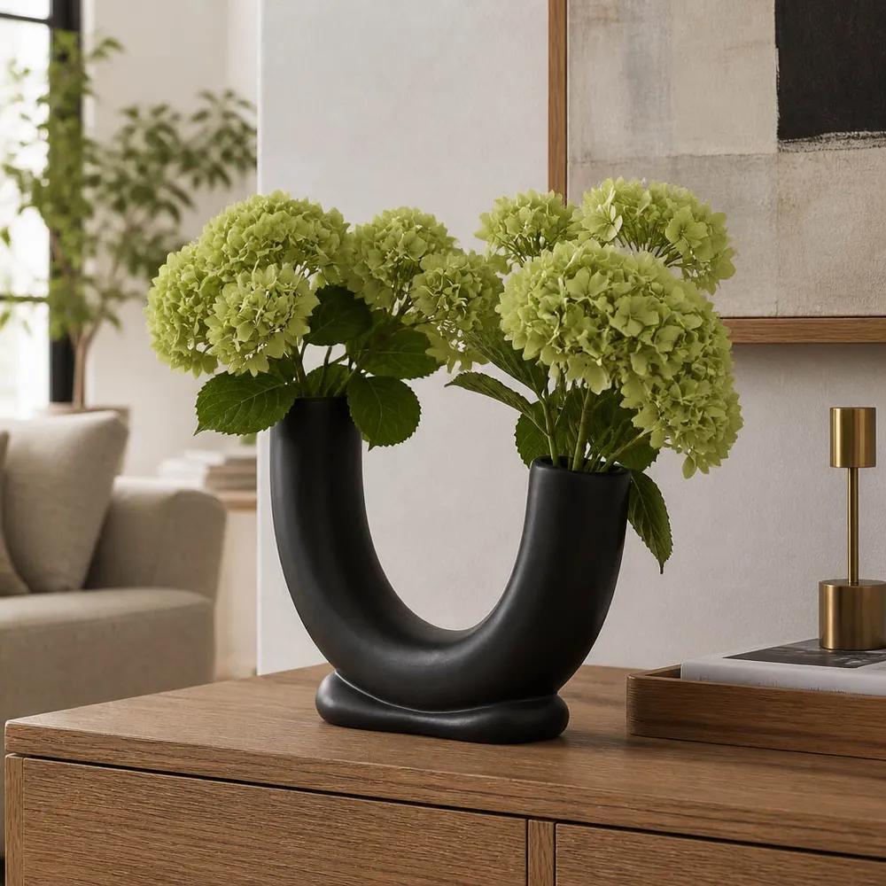 LENNONHAM BLACK VASE 8 (IN)
