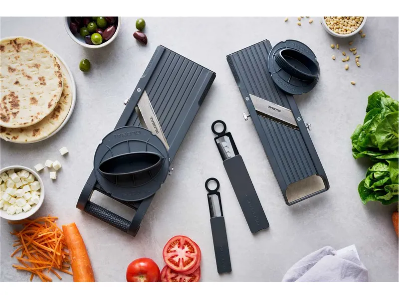 GLOBAL Vegetable Slicer, Regular, w/Plastic Blade Case (3 serration blades) 5