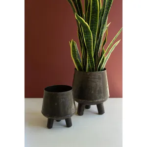 Set of 2 Hand-Hammered Iron Planters with Legs 5