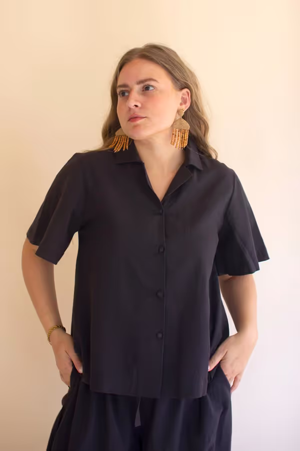 Short-Sleeve Button-Front Blouse with Collar / Midnight