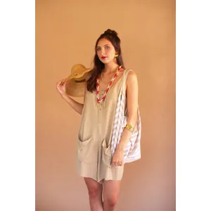 Adjustable-Strap Short Jumper with Front Pockets / Oatmeal 1